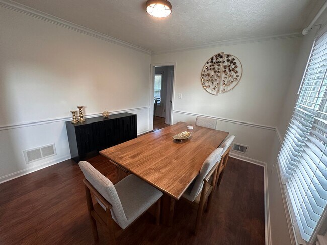 Building Photo - Brick Ranch Home for Rent in Saratoga Woods!