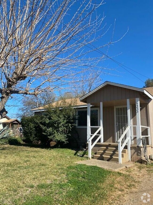 Building Photo - 5233 Wyandotte Ave
