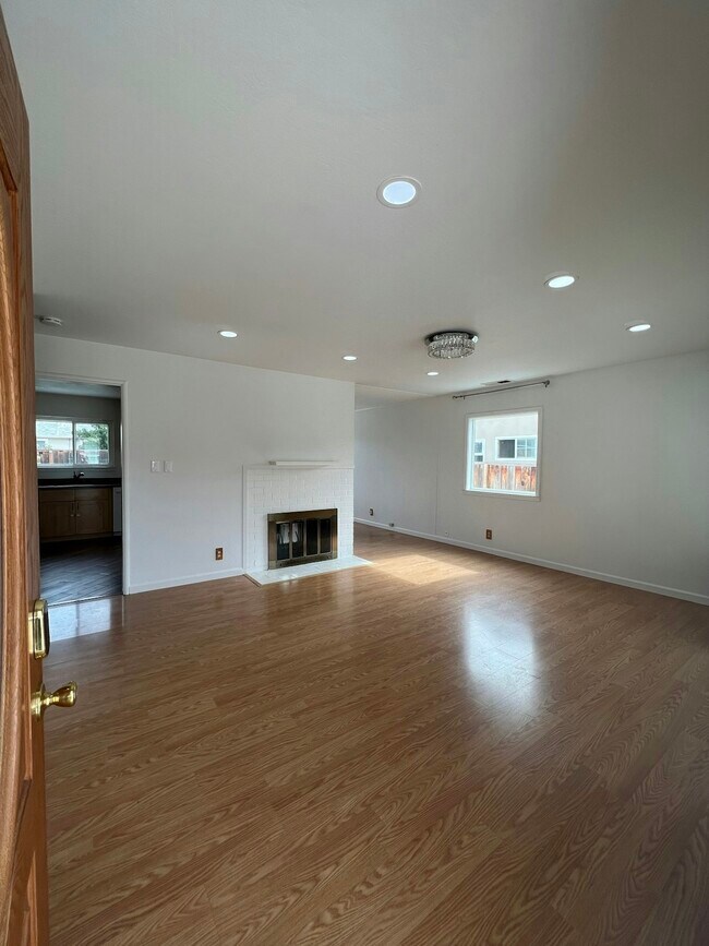 Photo - 40458 Landon Ave House