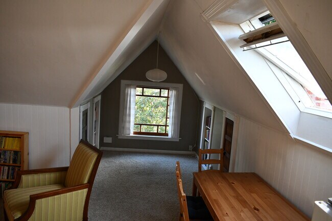 Study nook - 318 N Yakima Ave