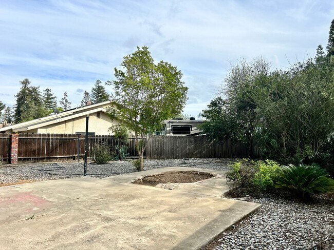 Building Photo - Single Family Home