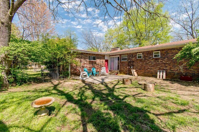 Foto del edificio - Updated and Spacious 4 Bedroom Home Near UofA! AVAILABLE IN JULY!!