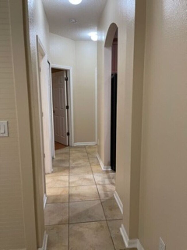 Foto del edificio - 805 Valleyway Dr
