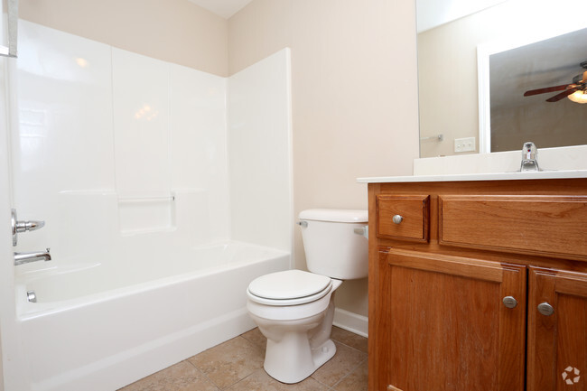 2BR, 2 1/2BA - 1,300 SF - Bathroom - Creekwood Village Townhomes and Apartments