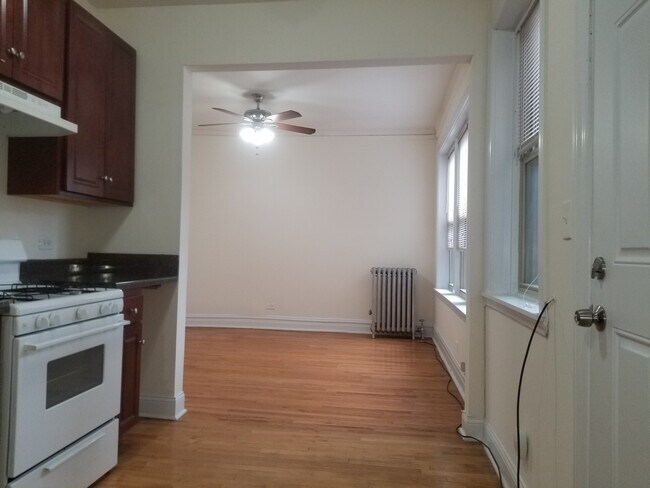 Building Photo - 2103 N Mozart St