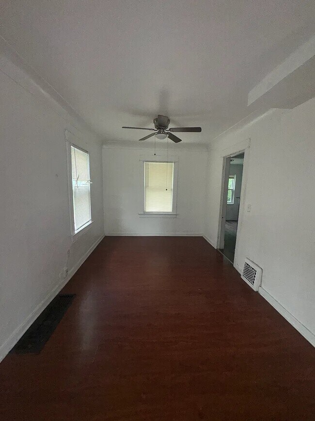 Foto del edificio - 2127 Elliott Ave