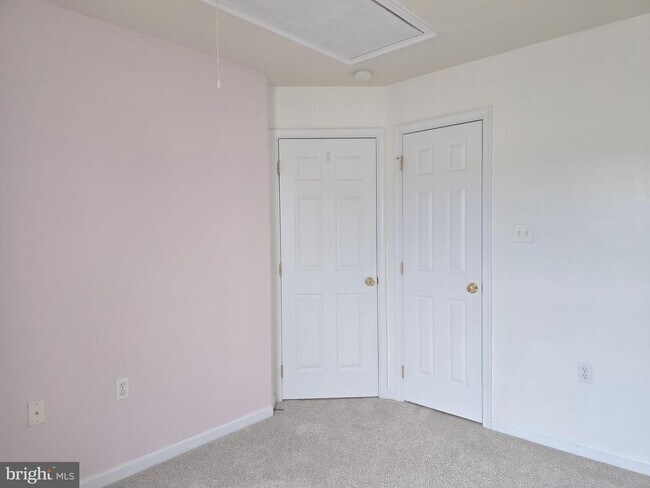 Building Photo - 205 Brook Meadow Dr