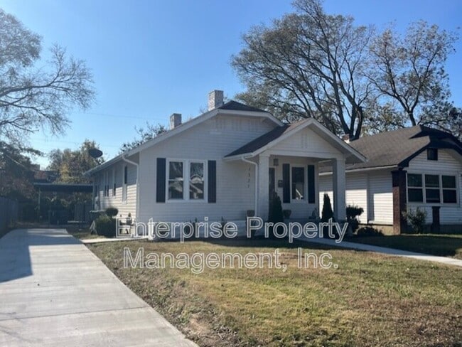 Building Photo - 1321 Snowden Ave