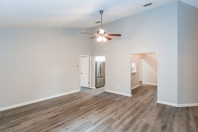 Building Photo - 2030 Avila Way
