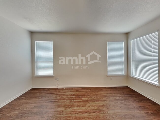 Building Photo - 2715 Spencebrook