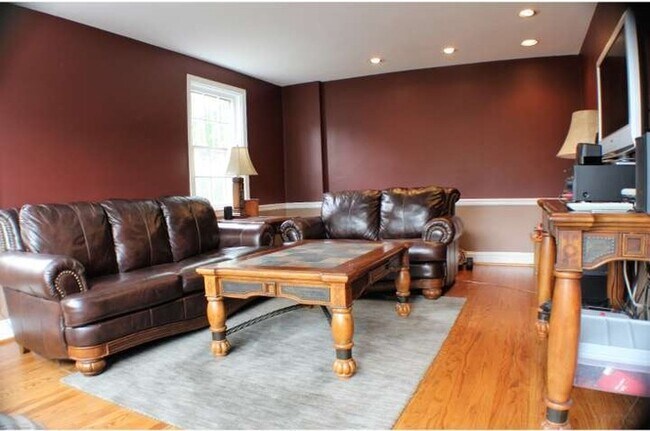 Foto del edificio - 517 Maple Hill Rd