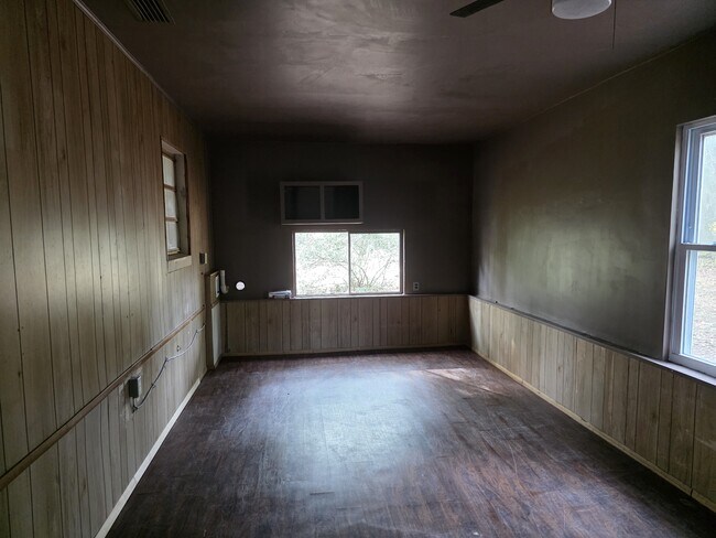 Foto del edificio - 211 W Main St