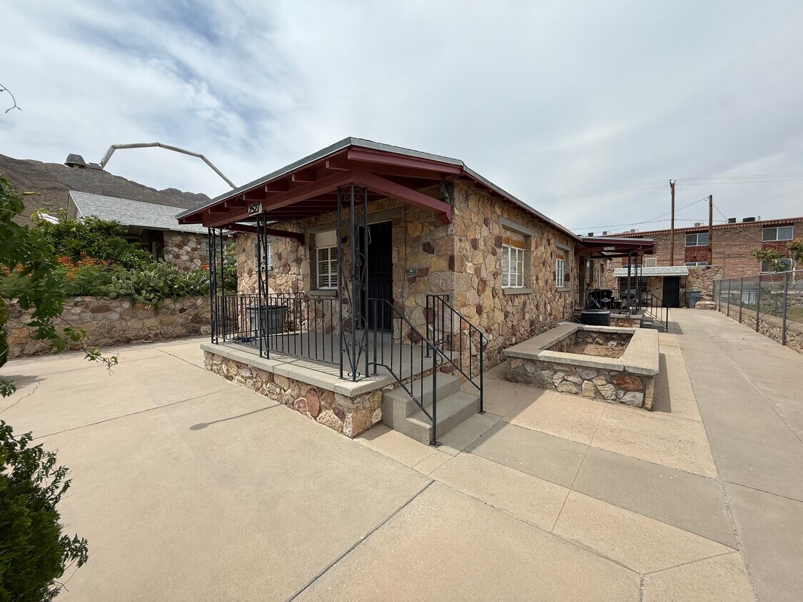 Outside view of available unit - 2527 Fort Blvd
