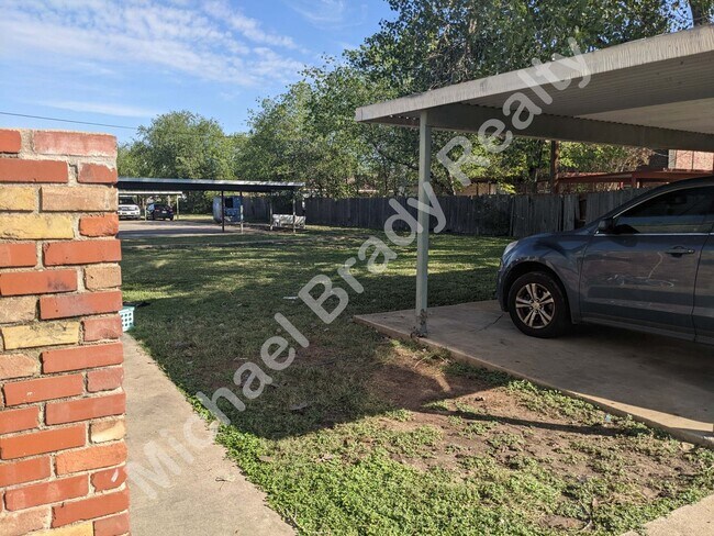 Foto del edificio - 3924 Scruggs Dr