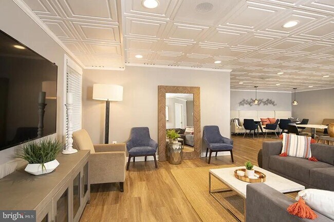 Building Photo - 1699 Yale Pl