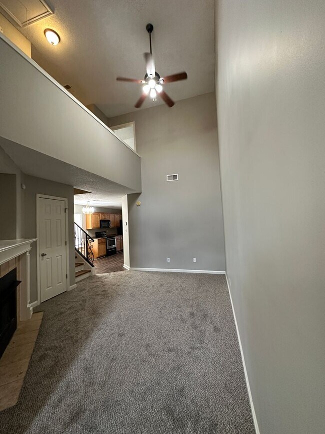 Foto del edificio - Pet friendly and newly renovated 4 Bedroom...