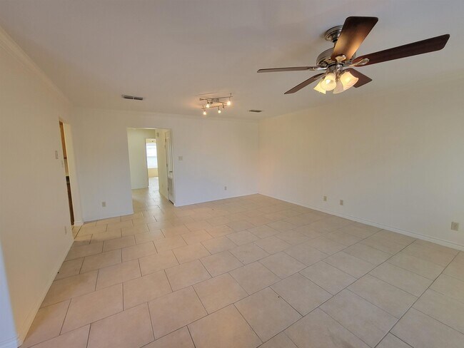 Building Photo - 9805 Sterling Loop