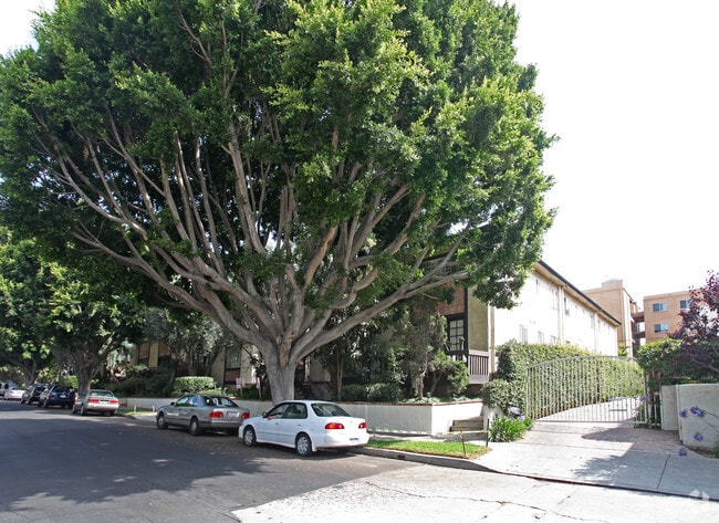 Primary Photo - 1828-1838 Barry Ave