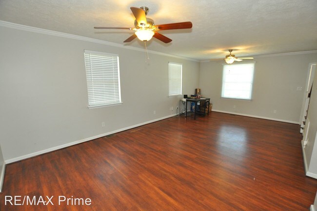 Building Photo - 4 br, 2 bath House - 32 Mitchell Rd.