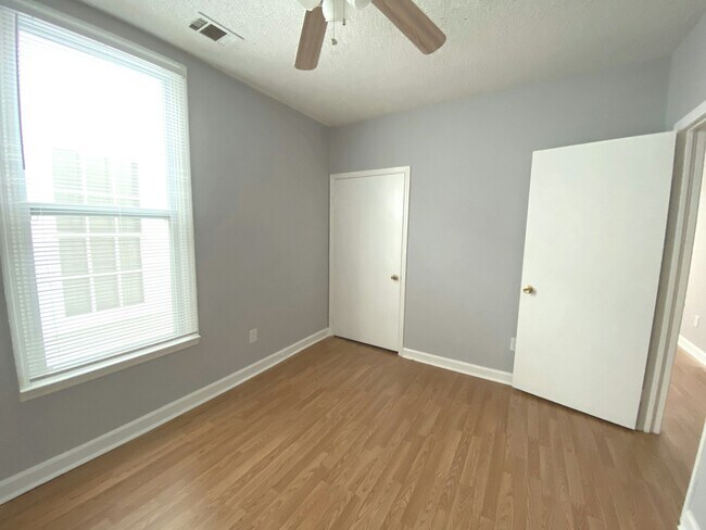 Foto del edificio - 520 E Anderson St