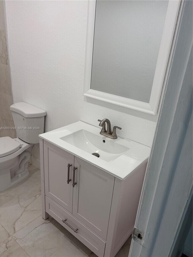 Foto del edificio - 6980 NW 186th St
