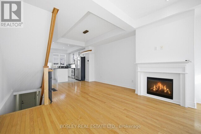 Building Photo - 10 Mendota Rd