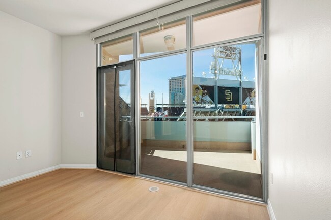Building Photo - Beautiful Condo Right Across from Petco Park!