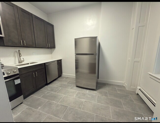 Building Photo - 156 Garfield Ave