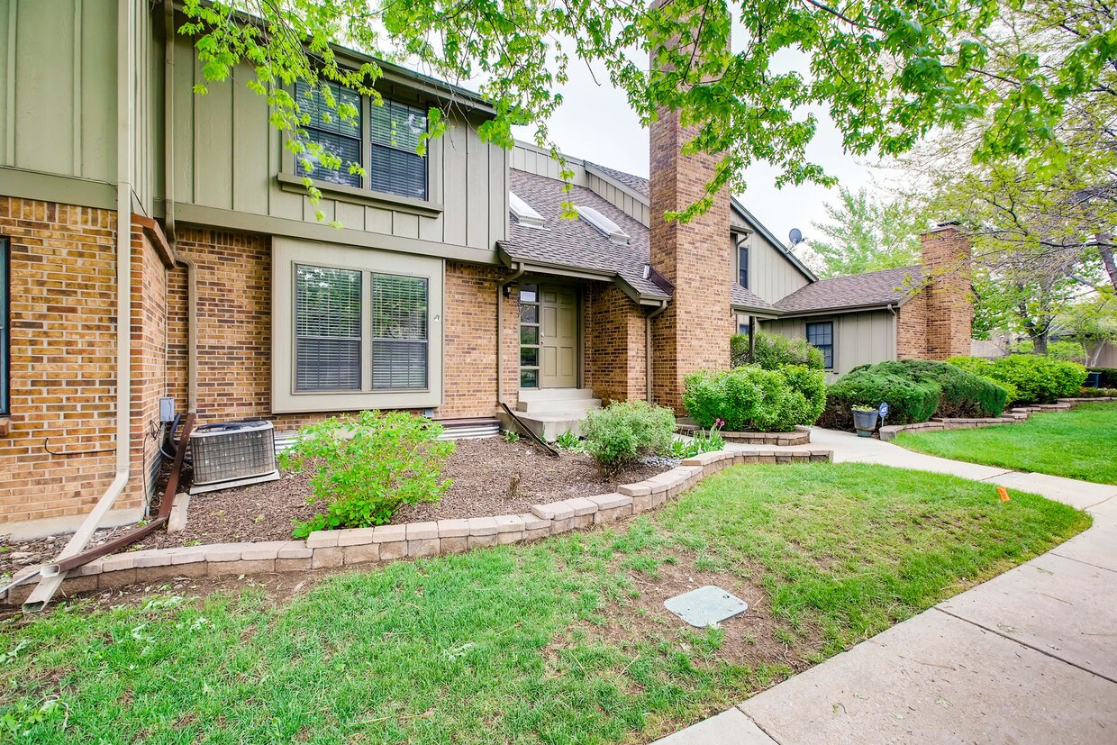 8017 E Phillips Cir, Centennial, CO 80112 Townhome Rentals in