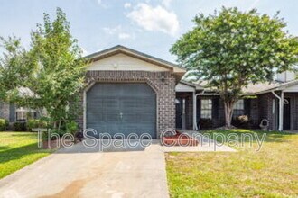 Building Photo - 404 Erskine St