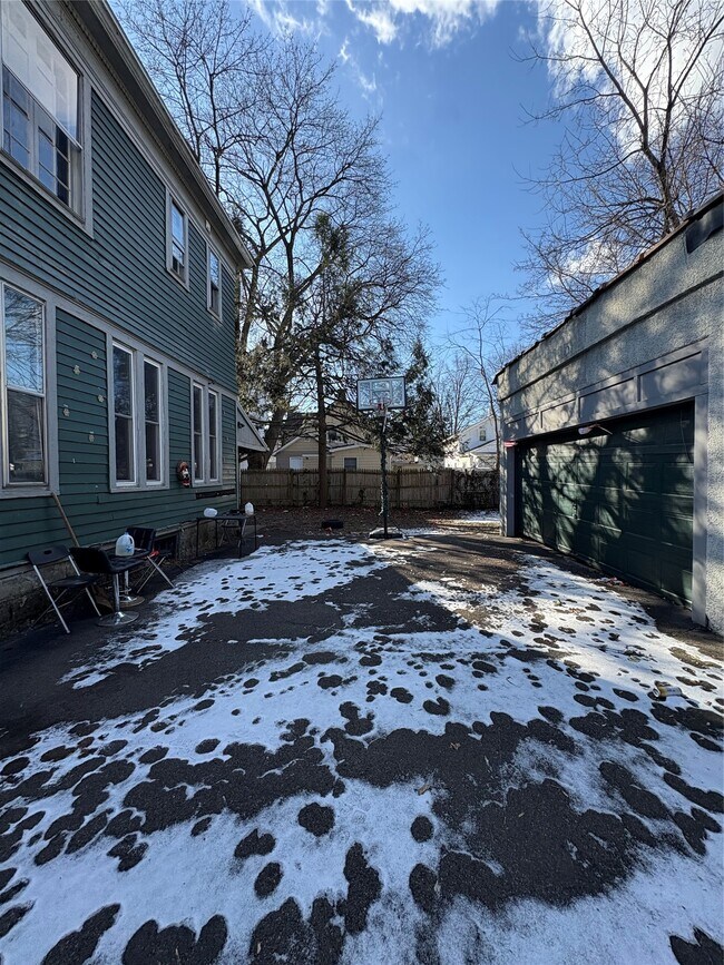 Foto del edificio - 171 Chapin St