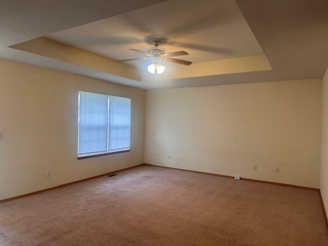 Building Photo - All brick 3 bed 2 bath home in SE Springfi...