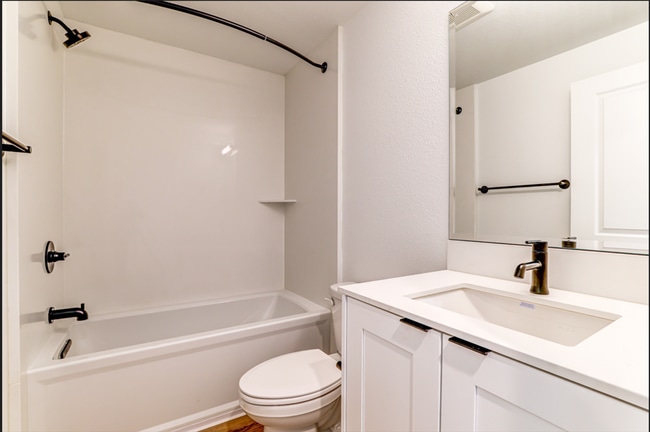 Building Photo - Girard Lofts