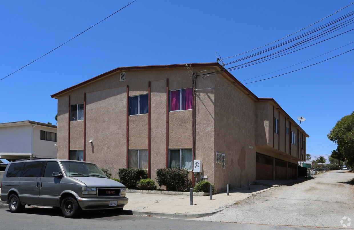 Building Photo - 2132 Willow Ave