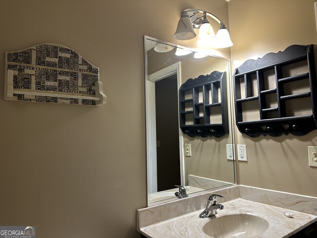 Building Photo - 4084 Hidden Hollow Dr