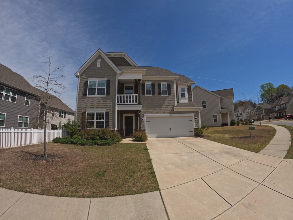 Primary Photo - 150 W Morehouse Ave