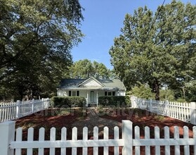 Building Photo - 2203 Patterson Rd