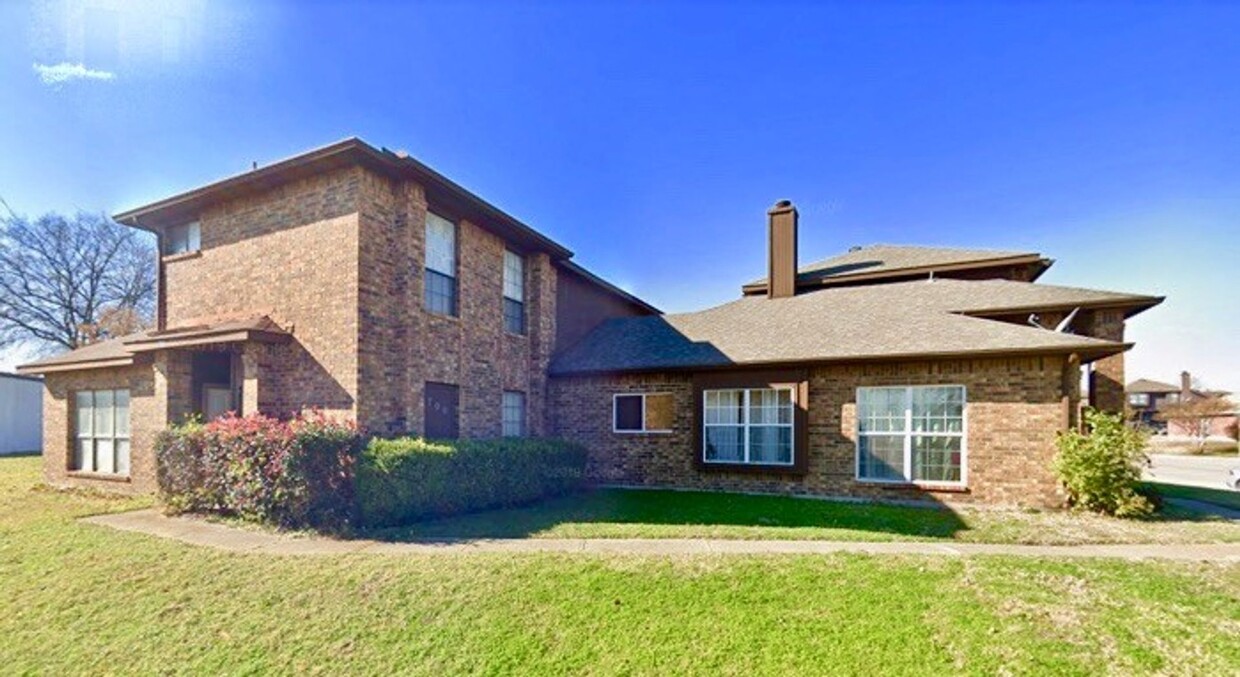 Primary Photo - Gorgeous Duplex for rent in DeSoto!