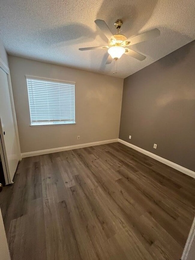 Building Photo - 8621 Willow Spring Ct