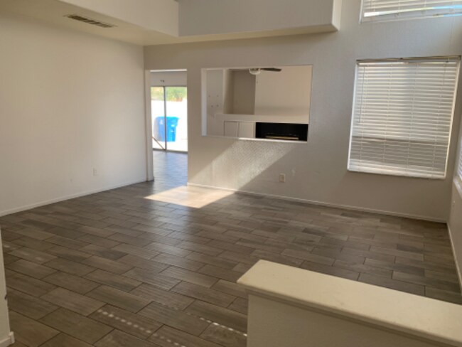 Foto del edificio - 5902 Rose Sage St