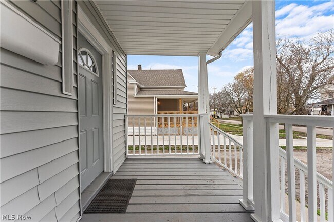 Building Photo - 9618 Willard Ave
