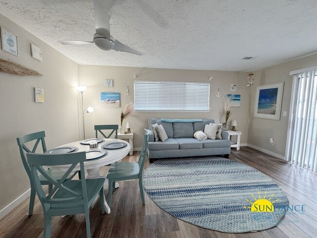 Foto del edificio - Charming Fully Furnished 1-Bedroom Condo in Miramar Beach!