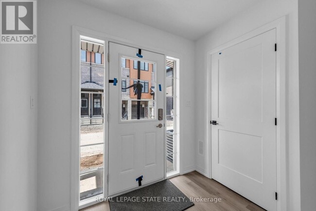 Building Photo - 461-461 Blackburn Dr