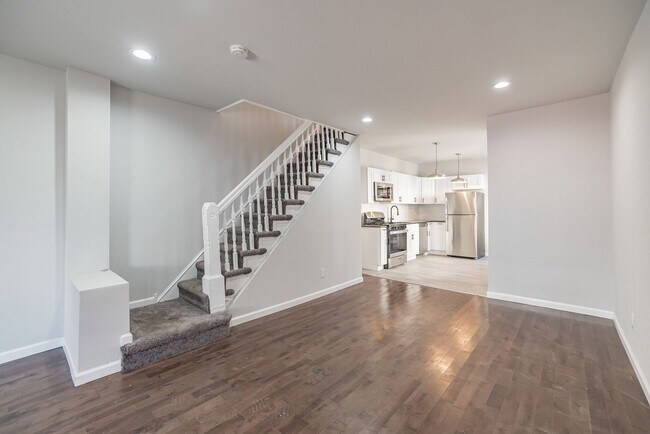 Building Photo - Large three bedroom house for rent