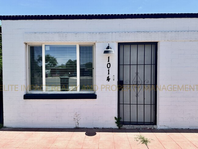 Building Photo - 1014 N Grande Ave