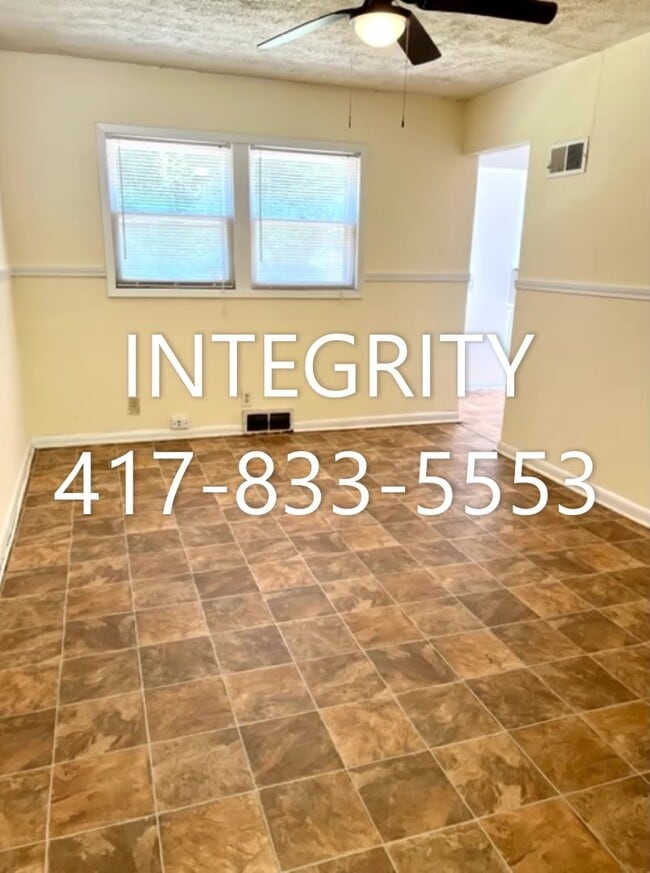 Foto del edificio - 1537 N Kentwood Ave