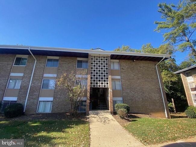 "Charming 2-Bed Condo Retreat in Oxon Hill... - "Charming 2-Bed Condo Retreat in Oxon Hill...