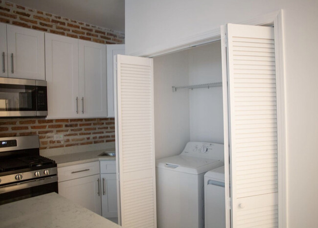 Laundry - 1456 W Polk St