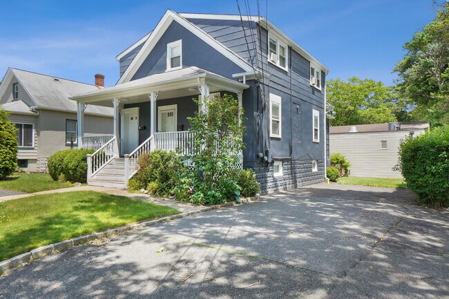 Lado de la casa - 114 Livingston Ave