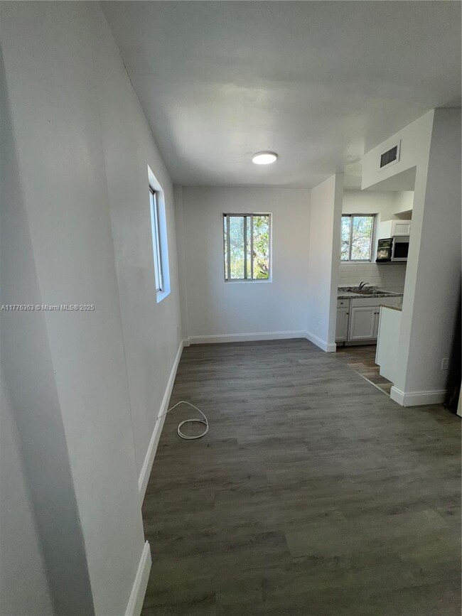 Foto del edificio - 6211 NW 7th Ave